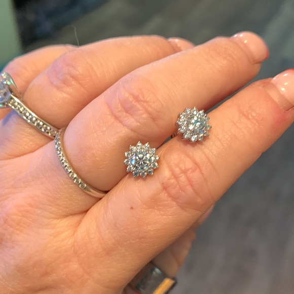 Jewelry - Over 1 cttw Moissanite flower halo earrings with certificate